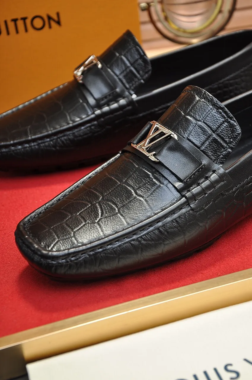 Men's men's shoes 💰420💶 [LV Doudou shoes] (water-dyed cowhide lining) new model is on the market, available on the official website. The new Doudou shoes are processed into single-color materials, and the uppers are made of imported horsehide leather. The body of the shoe is fully hemmed with mark thread, and is lined with imported original cowhide leather. The elegant shoe shape is super suitable for all-matching, and the size is 38-44.